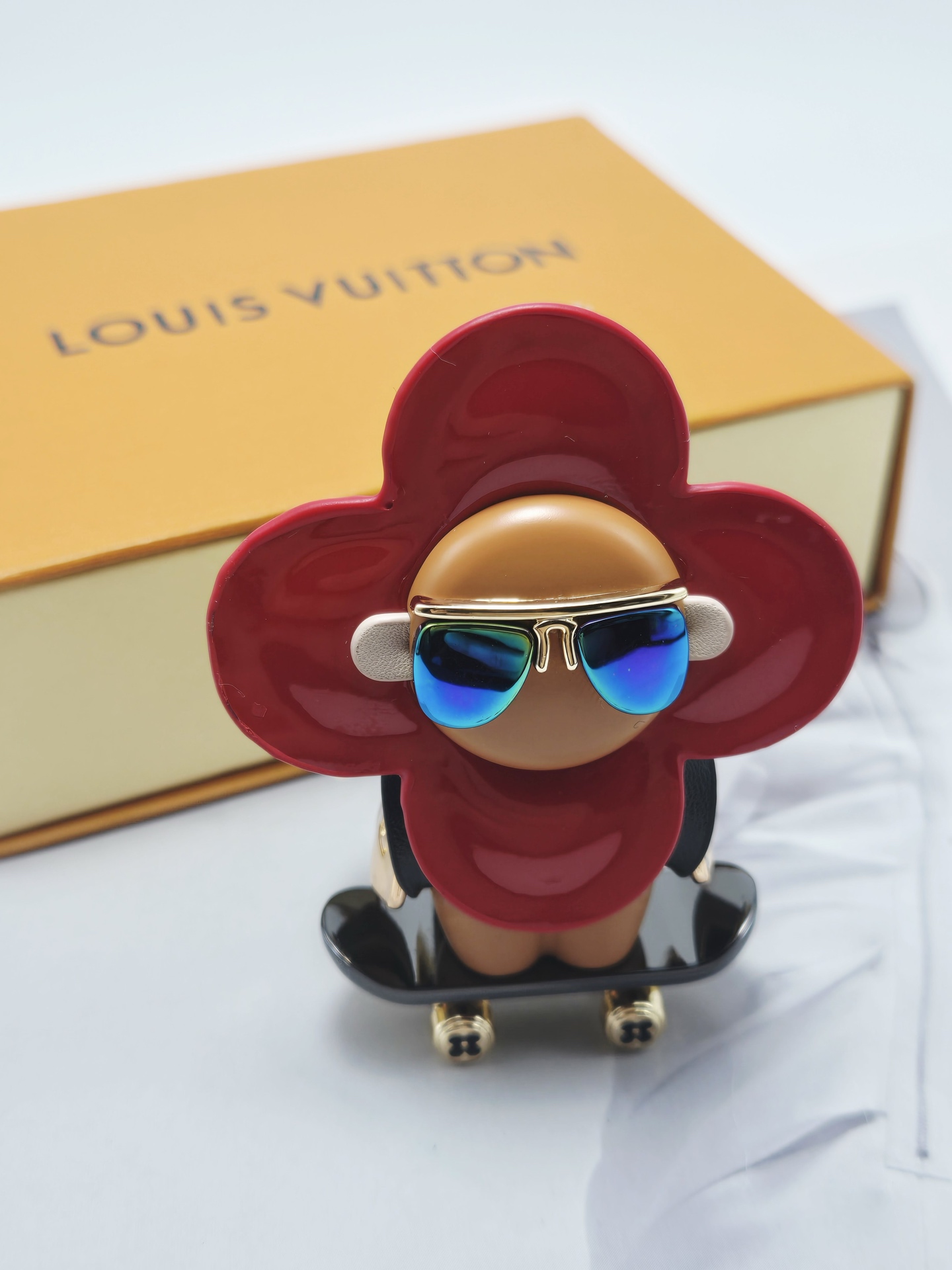 Louis Vuitton LV · 루이비통 비비엔(Vivienne) 스케이트보드 키링/백참 악세사리