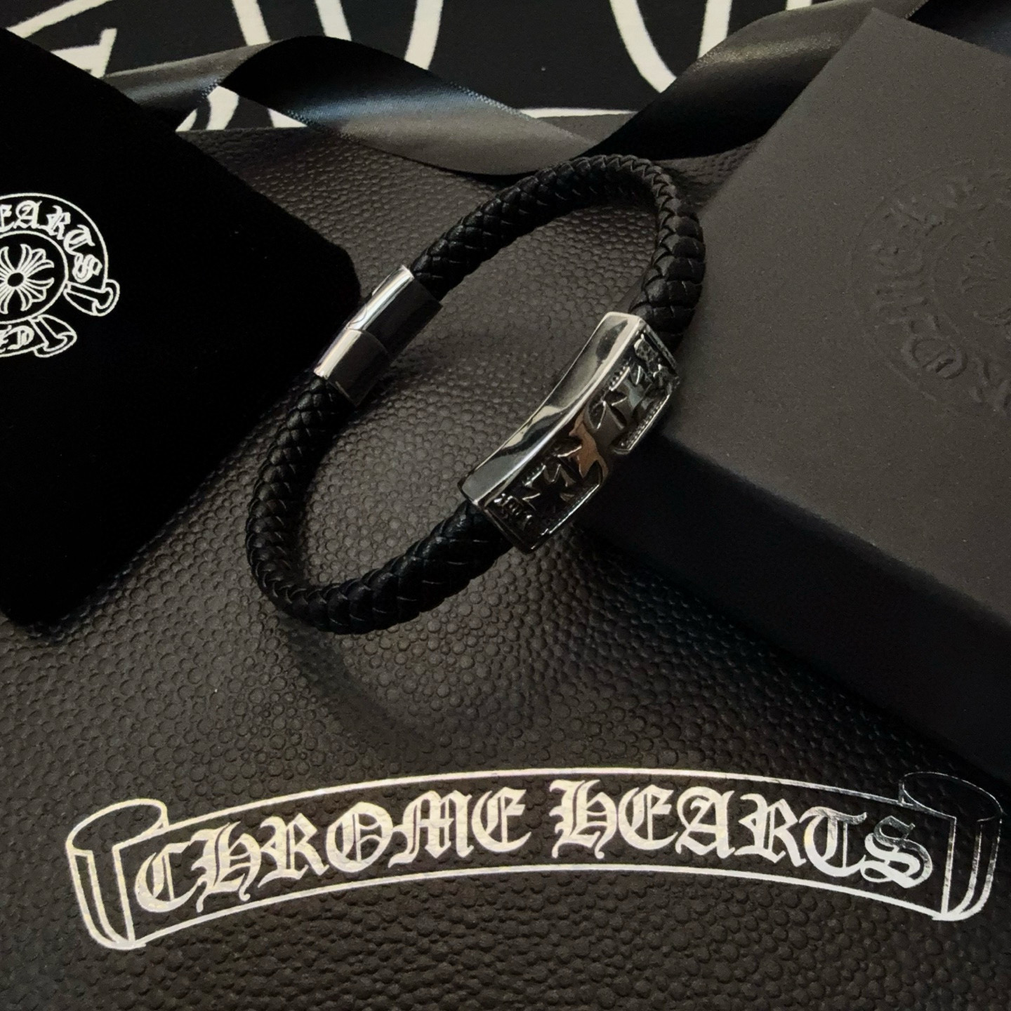 크롬하츠(Chrome Hearts) 십자가 가죽 코드 팔찌 악세사리