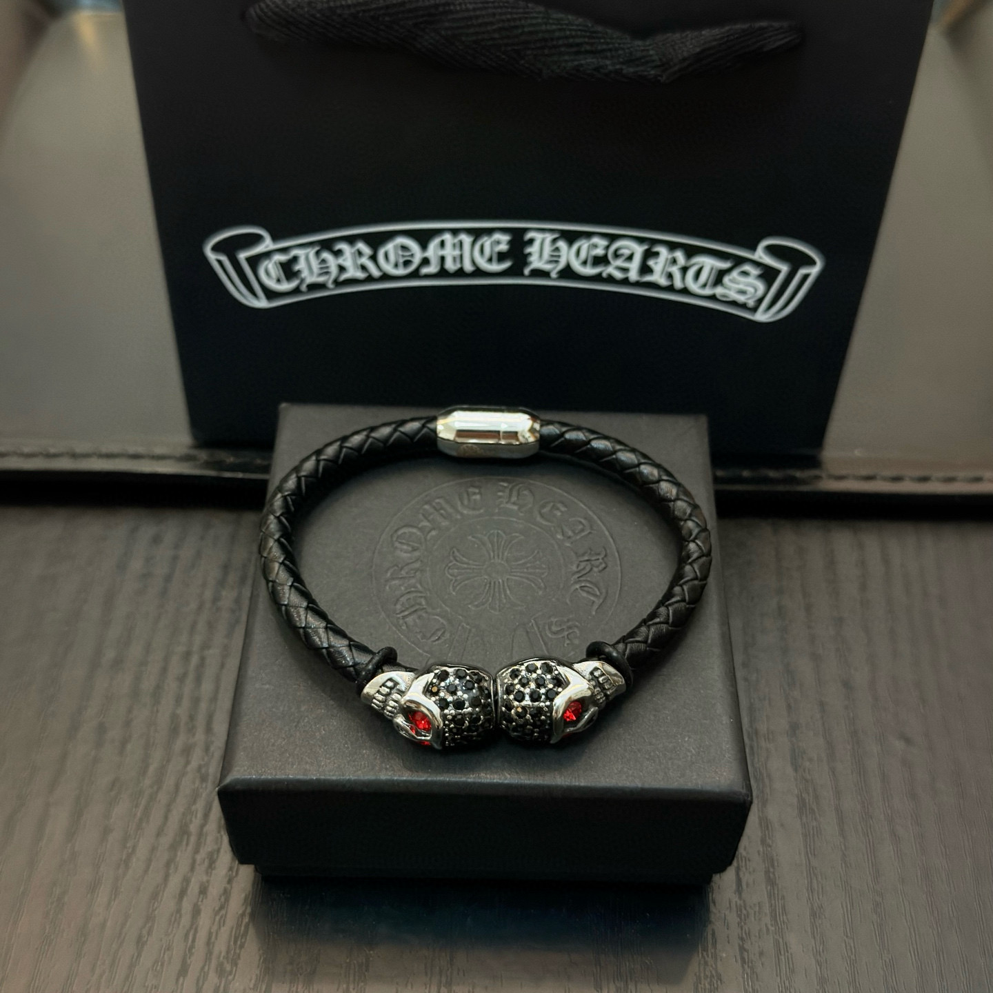 Chrome Hearts CH 크롬하츠 · 가죽 코드 팔찌(Leather Cord Bracelet) 악세사리