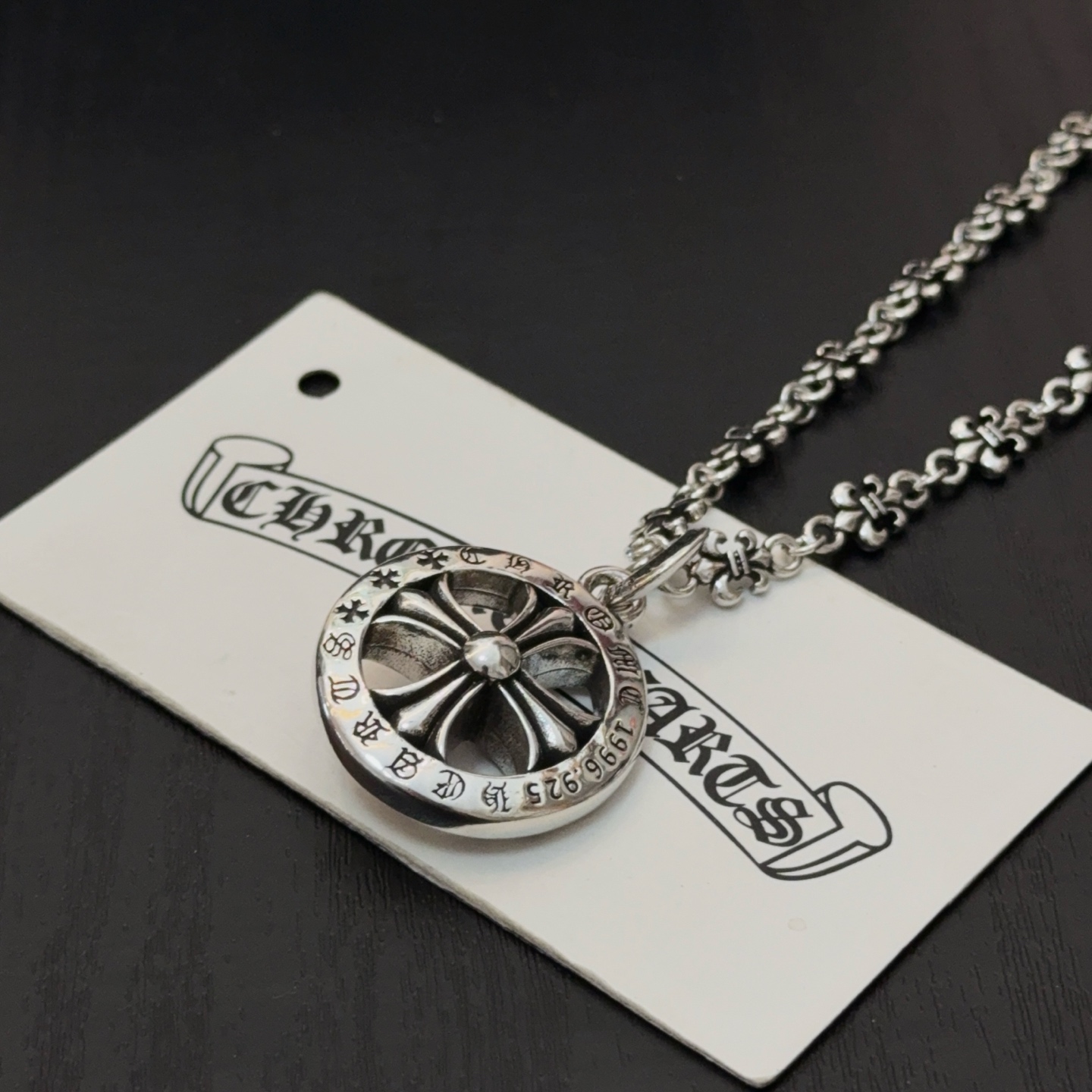 크롬하츠(Chrome Hearts) 군화 & 원형 펜던트 목걸이 악세사리