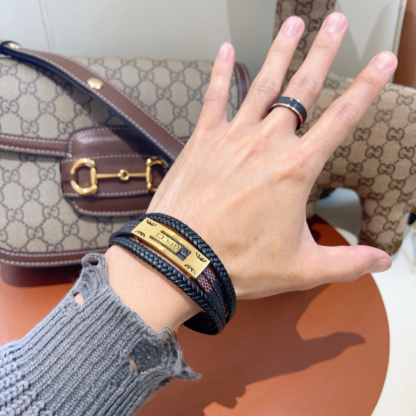 구찌(Gucci) 앤거 포레스트 GG 레더 핸드 스트랩 팔찌 악세사리