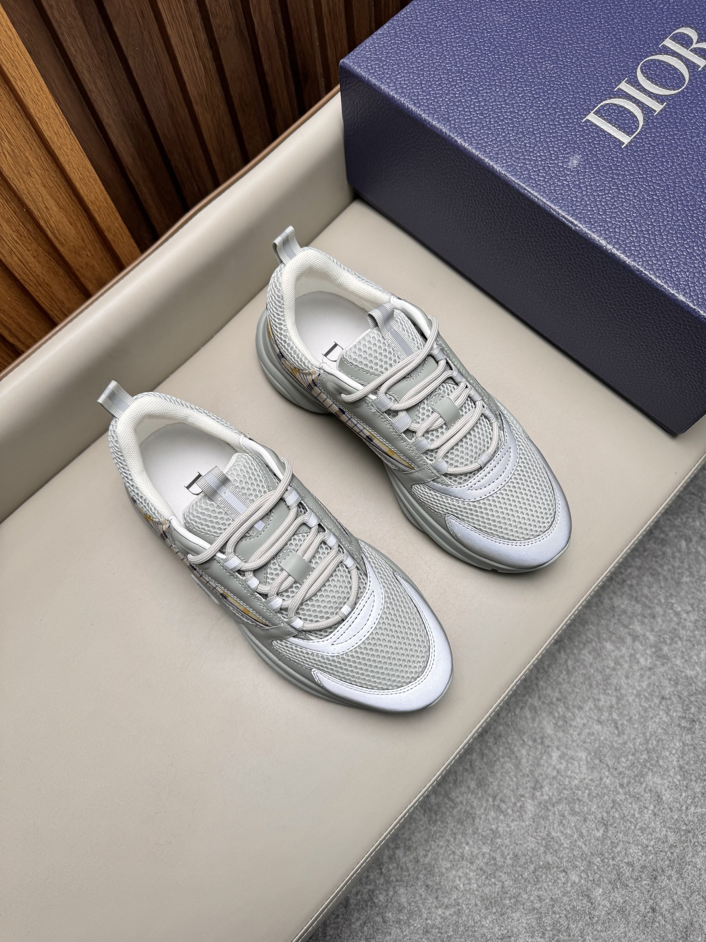 디올(Dior) 레트로 런닝 스니커즈 신발