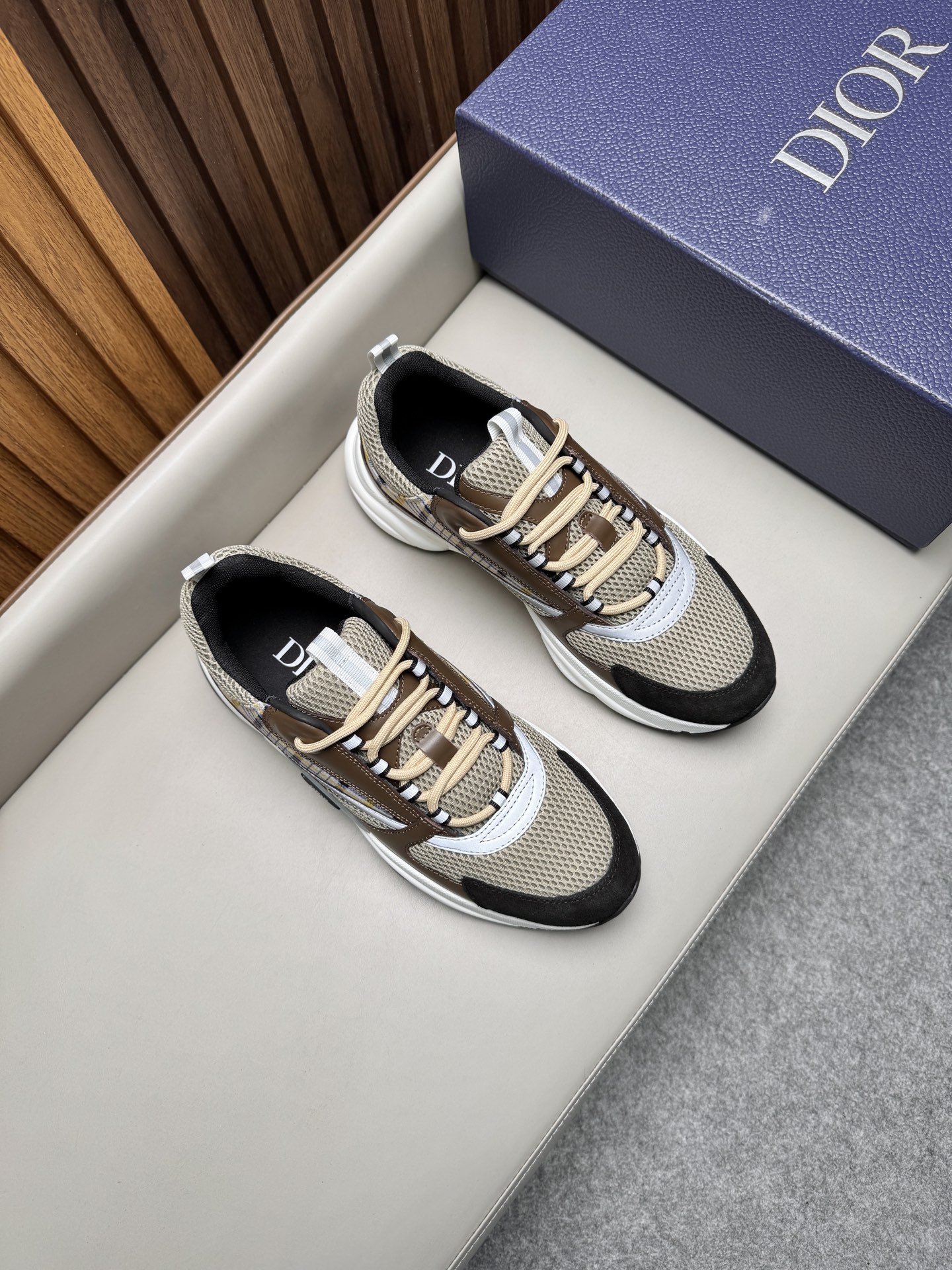 디올(Dior) 레트로 런닝 스니커즈 신발