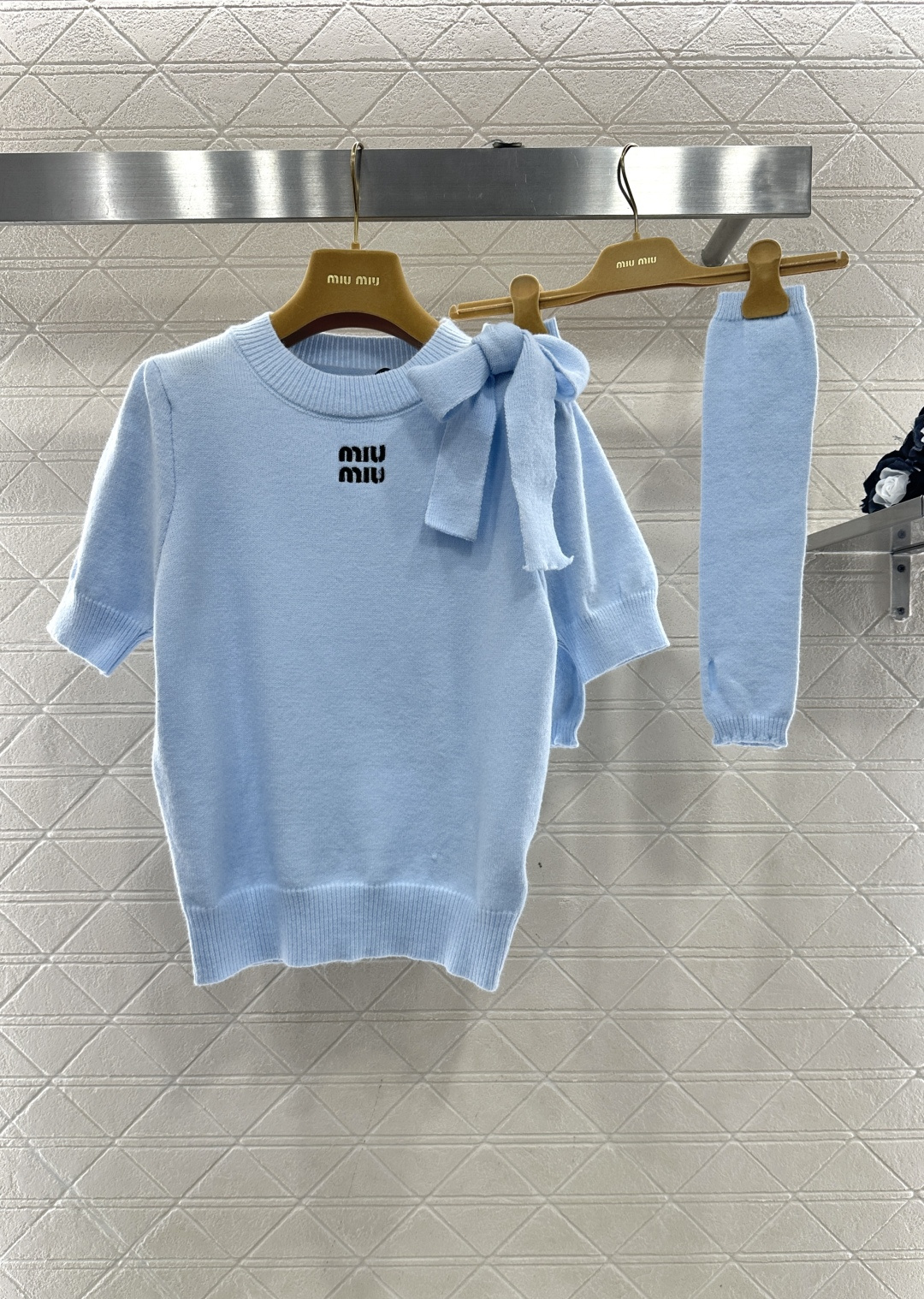 미우미우(MiuMiu) 리본 반팔 니트 & 워머 세트 의류
