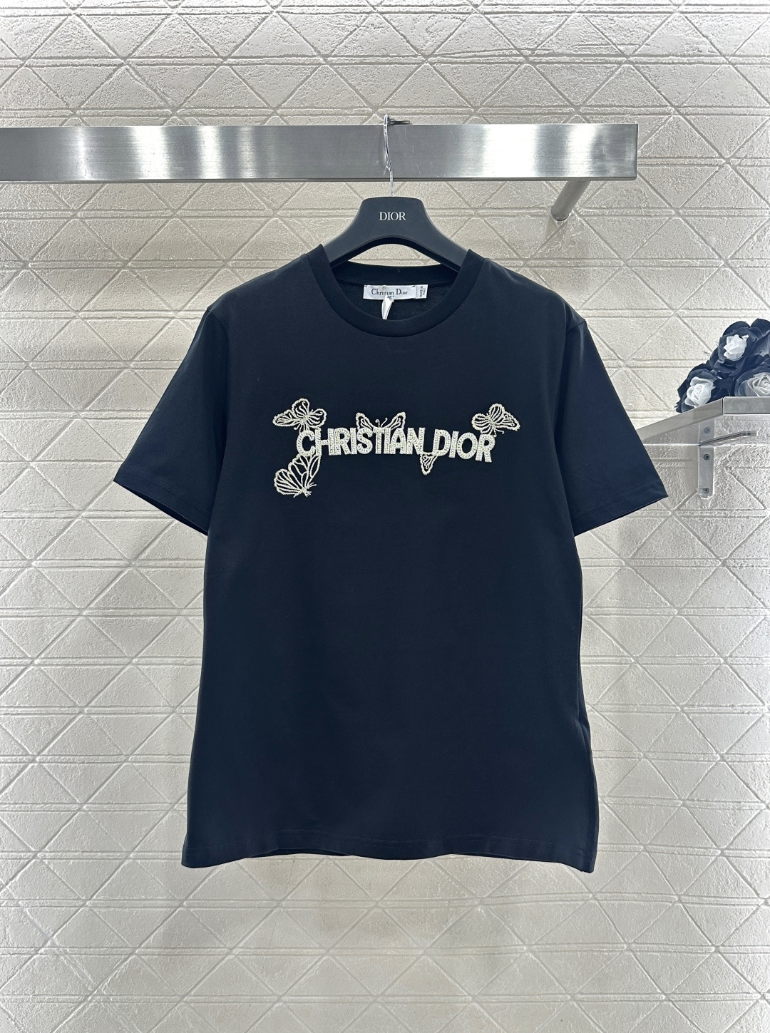디올(Dior) 2026 신상 나비 자수 비딩 반팔 티셔츠 의류