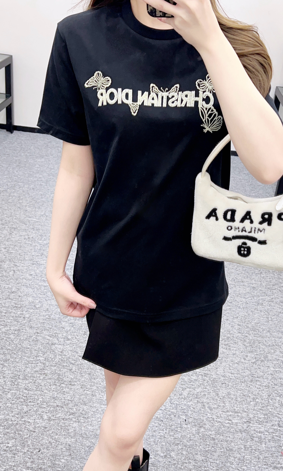 디올(Dior) 2026 신상 나비 자수 비딩 반팔 티셔츠 의류