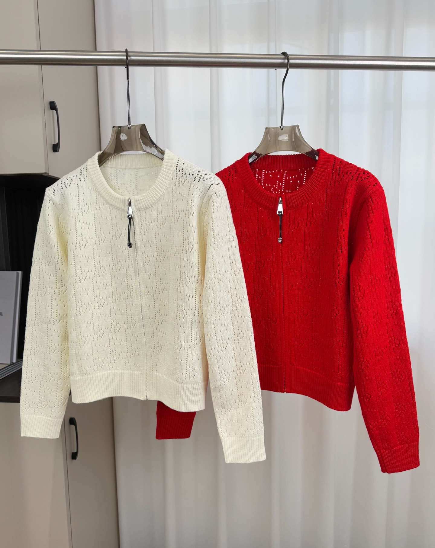 구찌(Gucci) 펀칭 자수 지퍼 가디건 의류