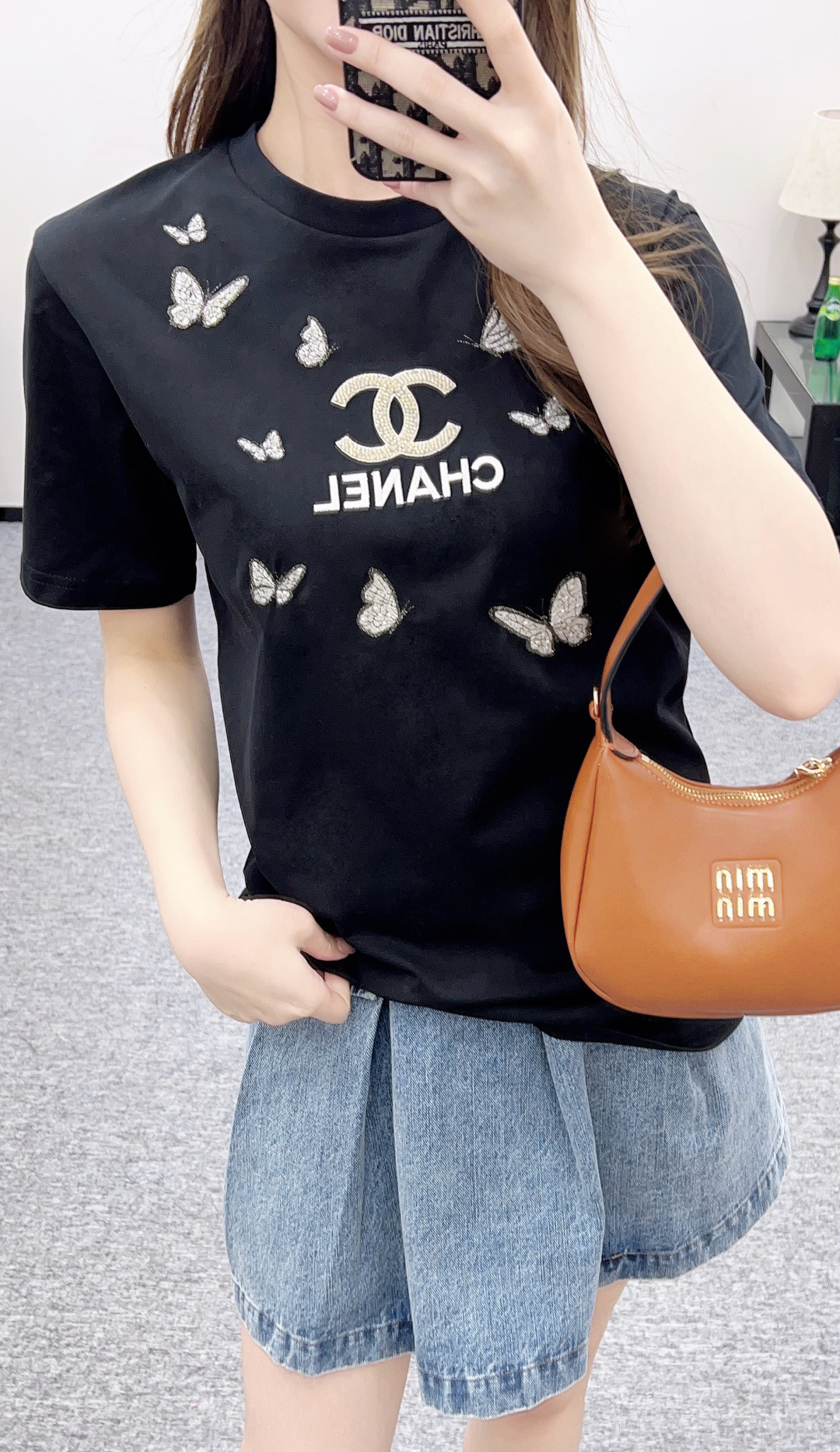 샤넬(Chanel) 나비 핫픽스 & 자수 로고 반팔 티셔츠 의류