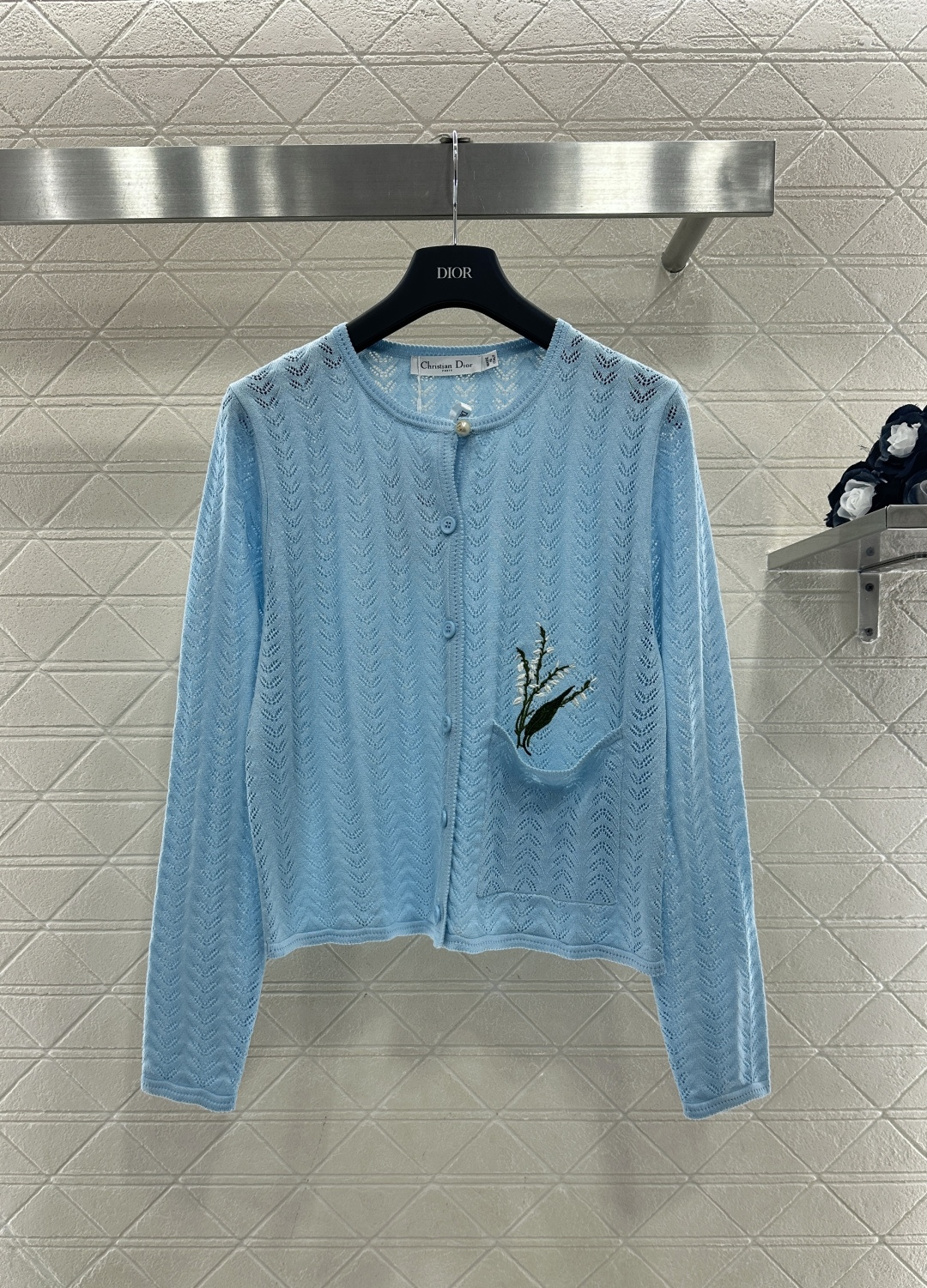 디올(Dior) CD 은방울꽃 자수 니트 가디건 의류