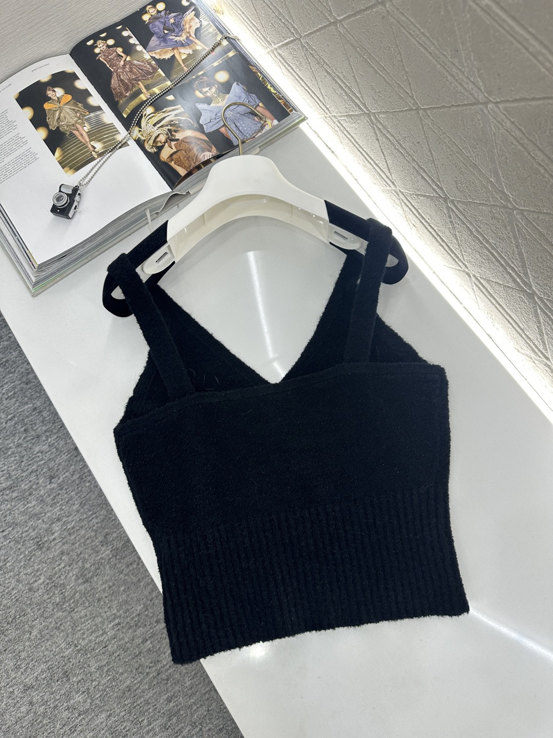 루이비통(LV) V넥 민소매 나시 니트 베스트 의류