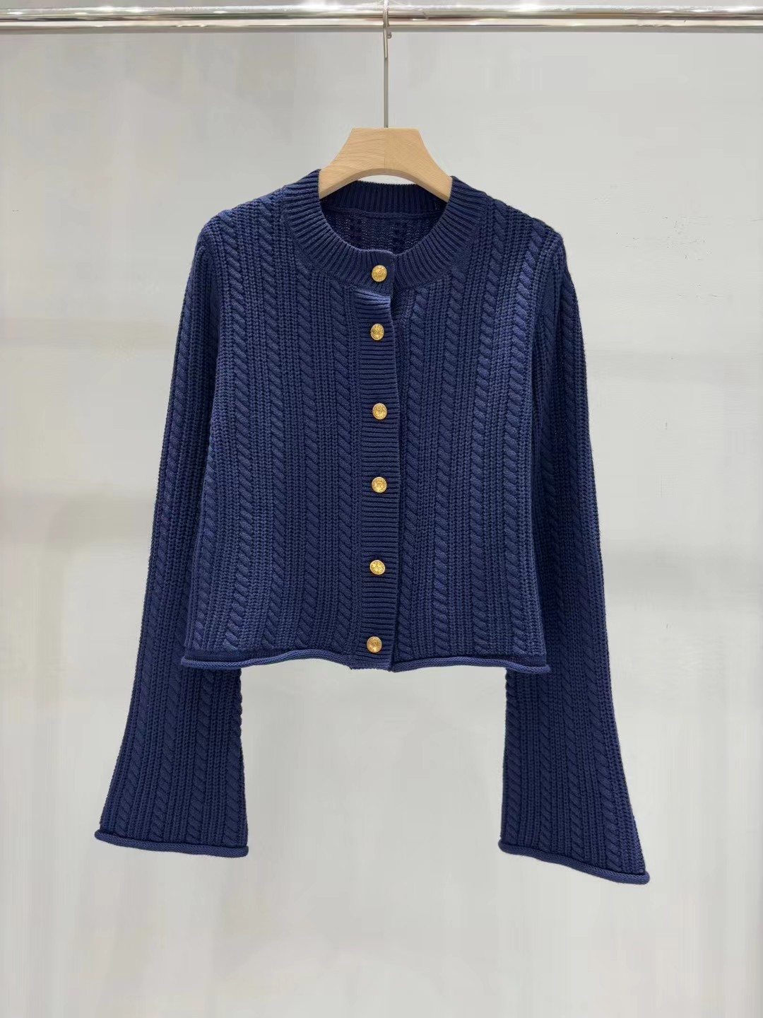 루이비통(LV) 꽈배기 니트 가디건 의류