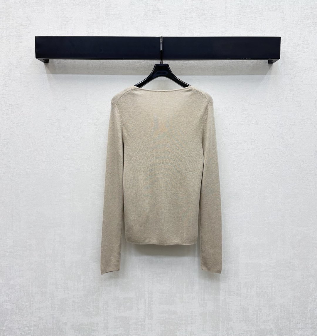 생로랑(Saint Laurent) YSL 슬림핏 V넥 로고 로고 니트 의류