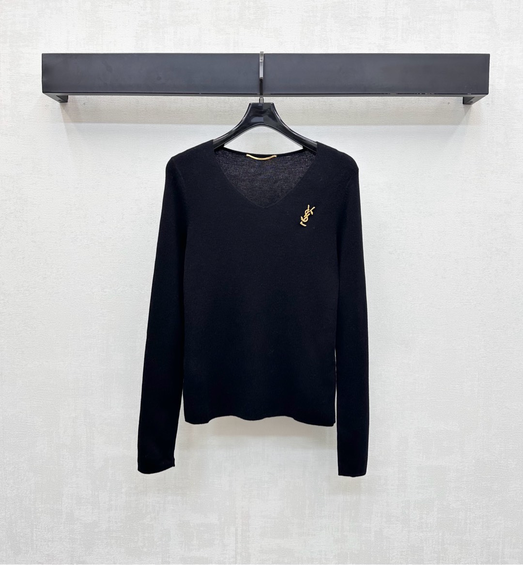 생로랑(Saint Laurent) YSL 슬림핏 V넥 로고 로고 니트 의류