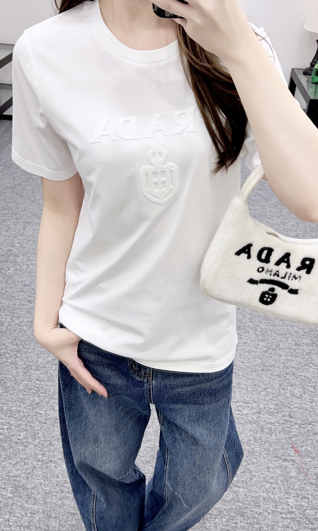 Prada 프라다 골드 레터링 로고 반팔 티셔츠 의류