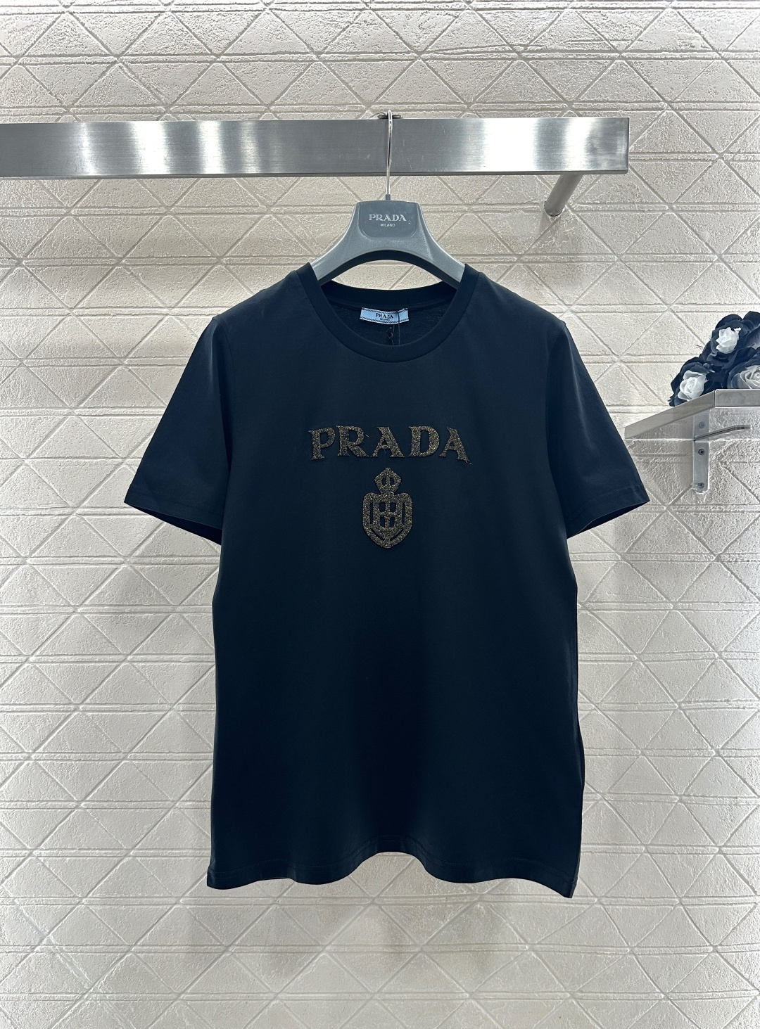 Prada 프라다 골드 레터링 로고 반팔 티셔츠 의류