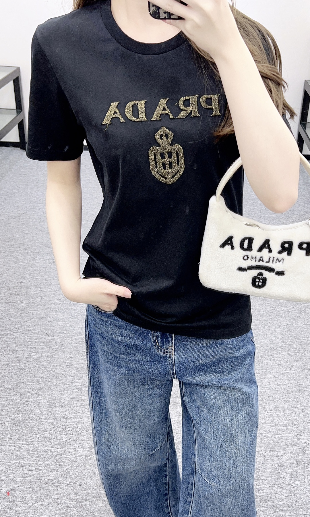 Prada 프라다 골드 레터링 로고 반팔 티셔츠 의류