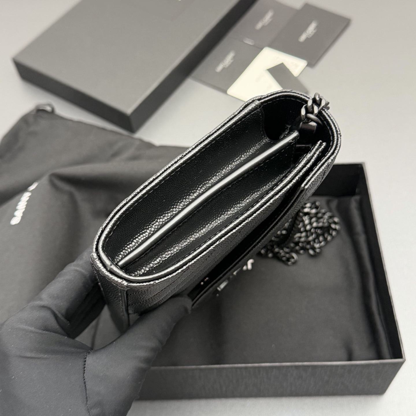 YSL 생로랑 ENVELOPE 체인 월렛 (올 블랙/블랙 로고) 가방