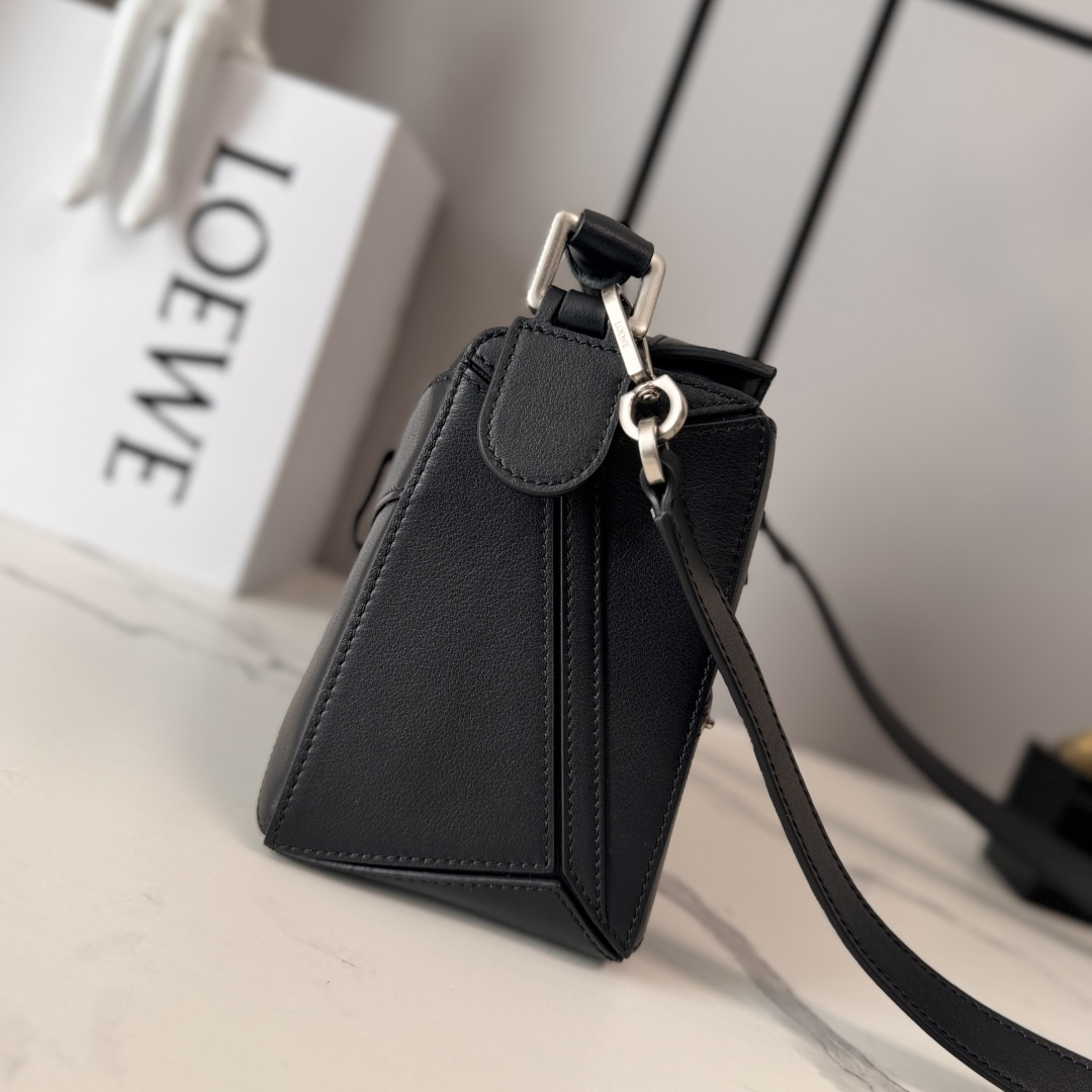 Loewe 로에베 스몰 글로시 카프스킨 Panta Puzzle 판타 퍼즐백 가방