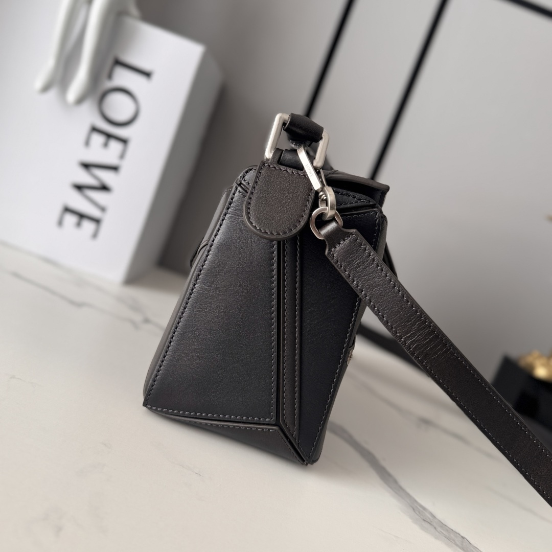 Loewe 로에베 스몰 글로시 카프스킨 Panta Puzzle 판타 퍼즐백 가방