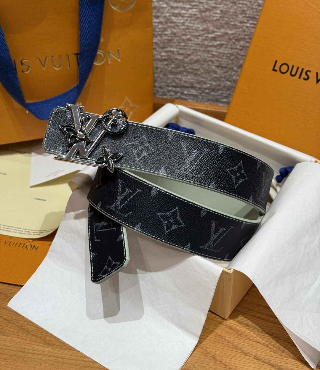 LV 루이비통 이니셜(INITIALES) 40mm 양면 리버시블 벨트