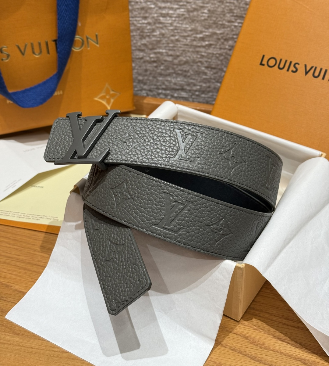 LV 루이비통 남성 토뤼옹(Taurillon) 40mm 양면 리버시블 벨트