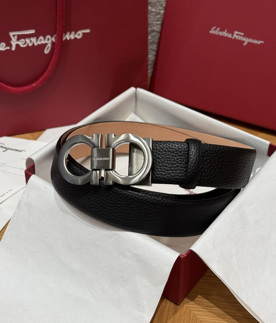 페라가모(Ferragamo) 양면 조절식 Gancini 간치니 해머드 레더 벨트