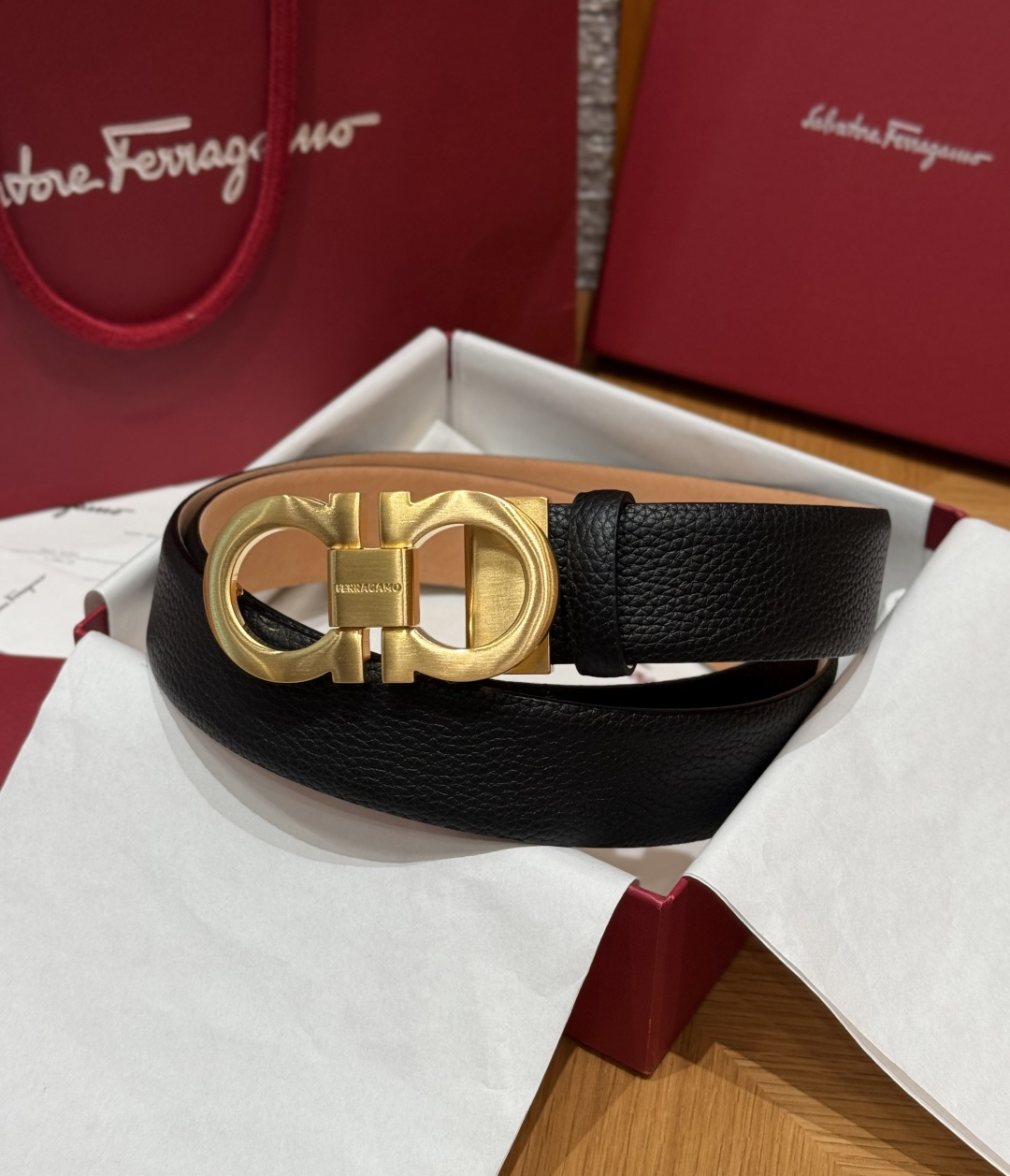 페라가모(Ferragamo) 양면 조절식 Gancini 간치니 해머드 레더 벨트