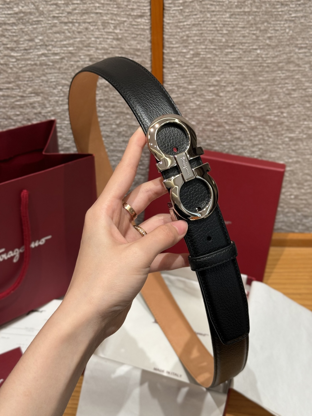 페라가모(Ferragamo) 양면 조절식 Gancini 간치니 해머드 레더 벨트