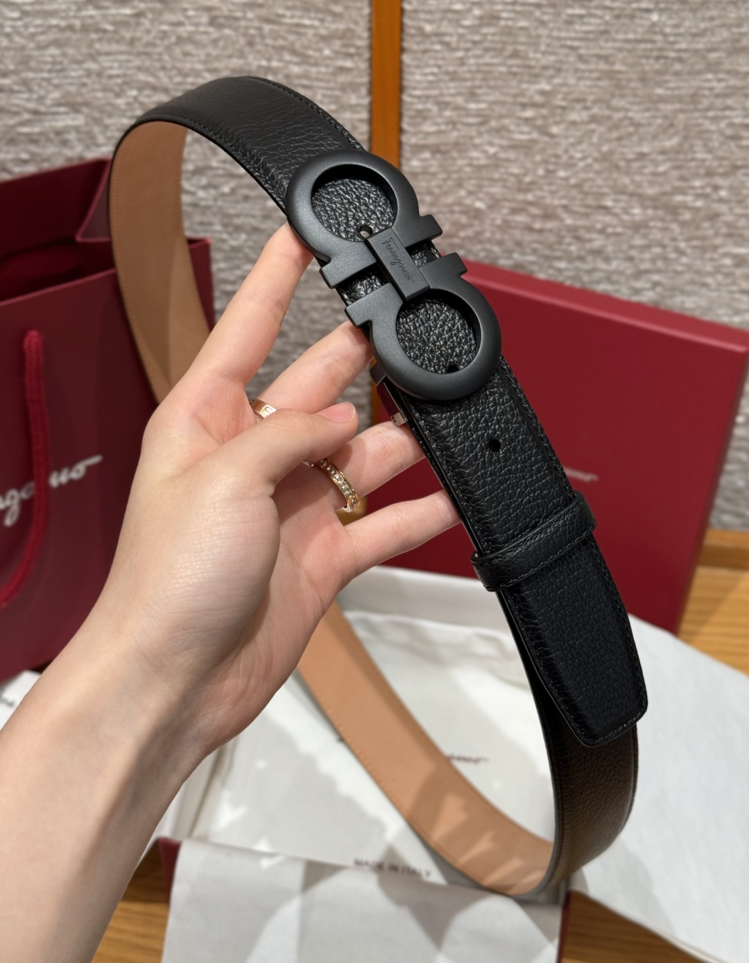 페라가모(Ferragamo) 양면 조절식 Gancini 간치니 해머드 레더 벨트