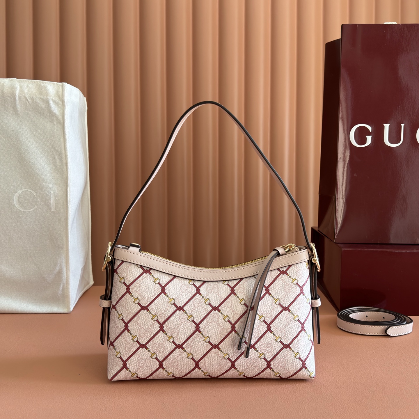 구찌(GUCCI) 엠블럼 Emblem 스몰 숄더백 가방