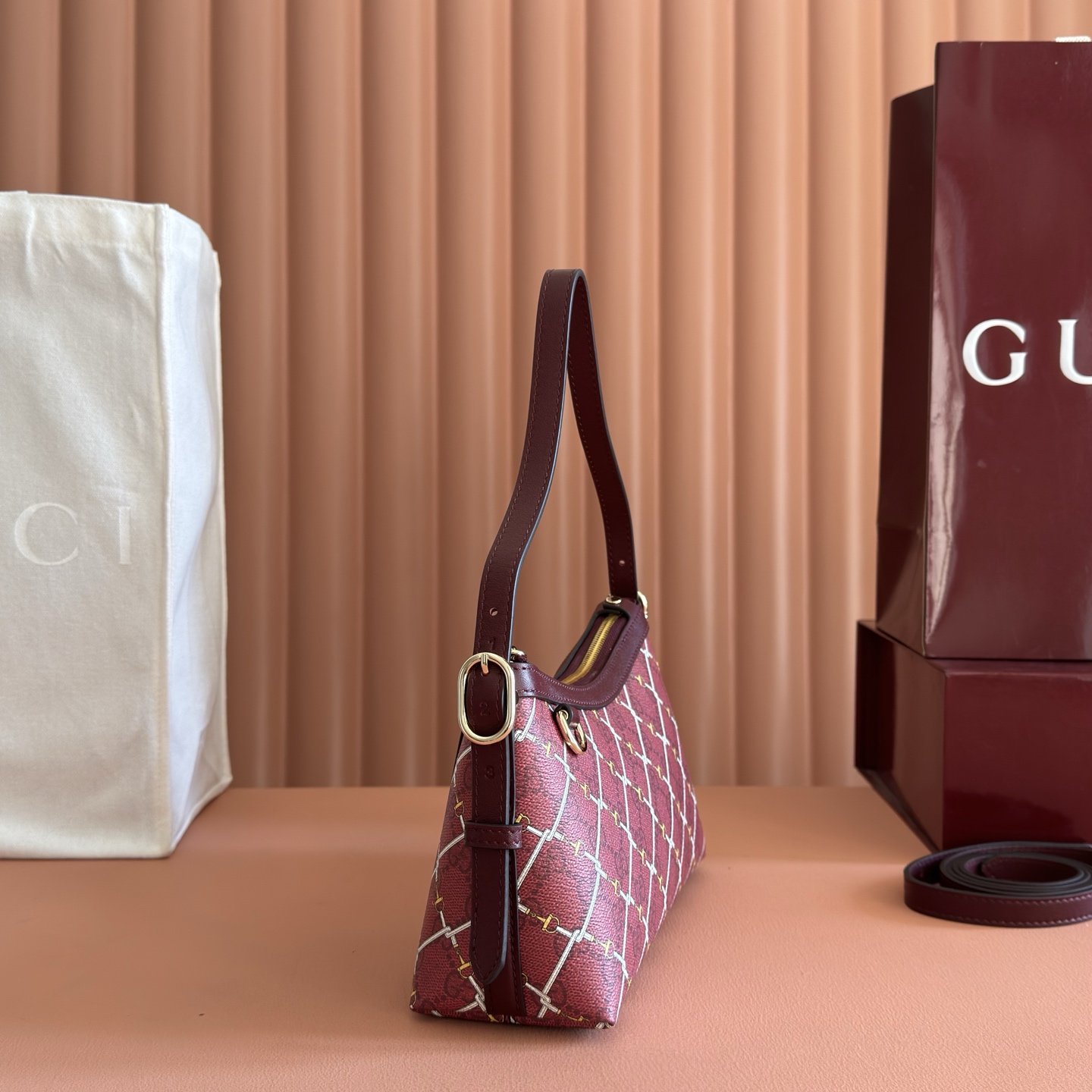 구찌(GUCCI) 엠블럼 Emblem 스몰 숄더백 가방