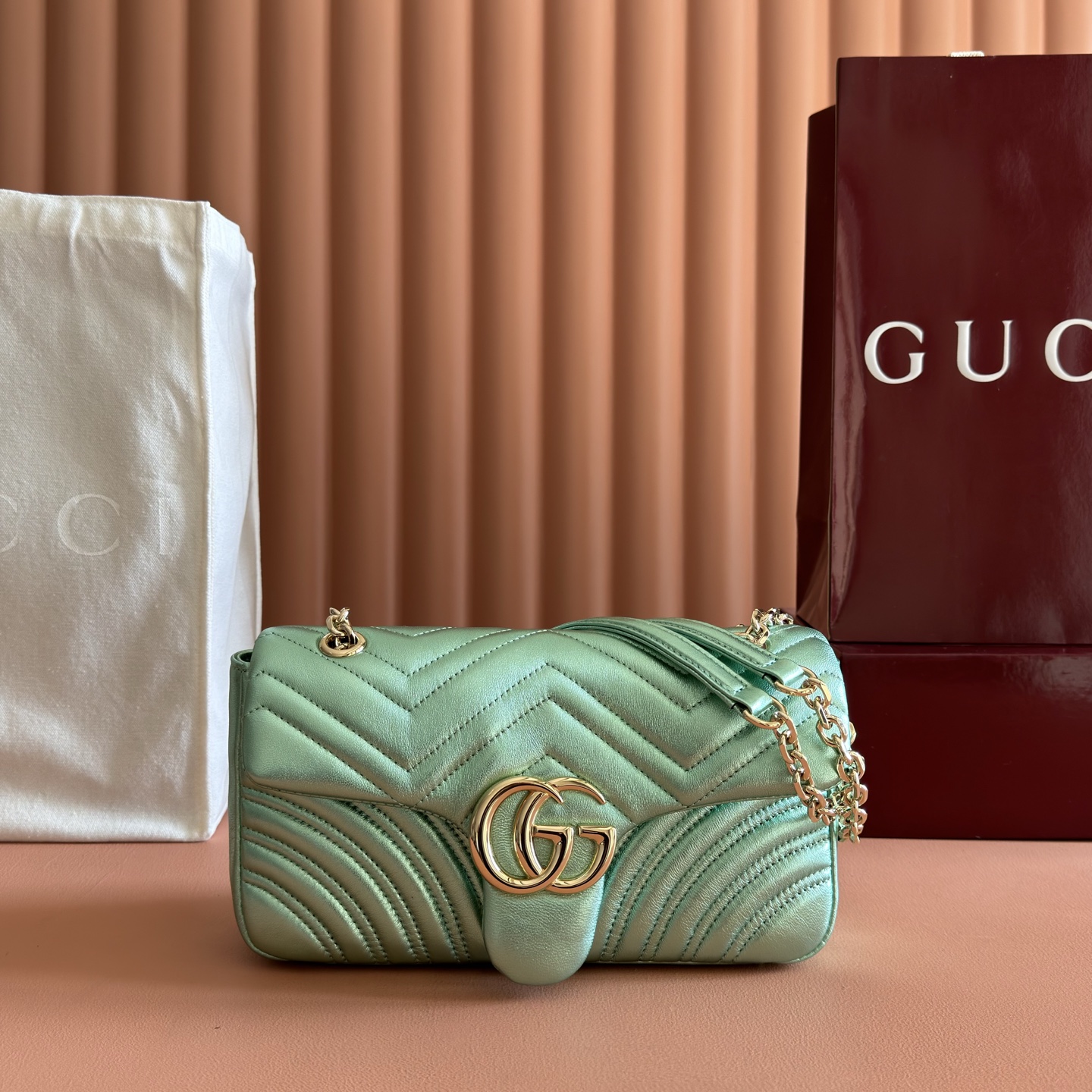 구찌(GUCCI) GG 마몽(Marmont) 메탈릭 마틀라세 숄더백 가방 미디엄