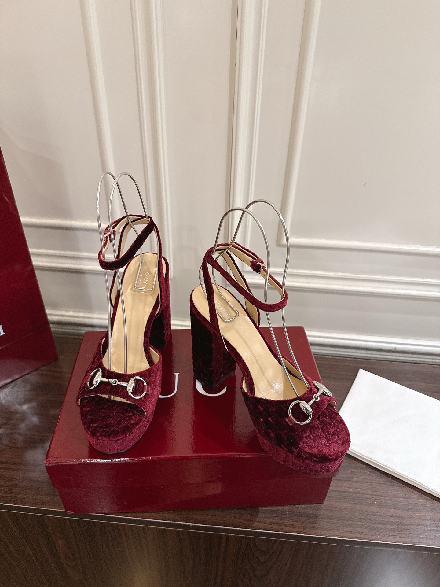 구찌(GUCCI) 홀스빗 벨벳 플랫폼 하이힐 샌들 신발