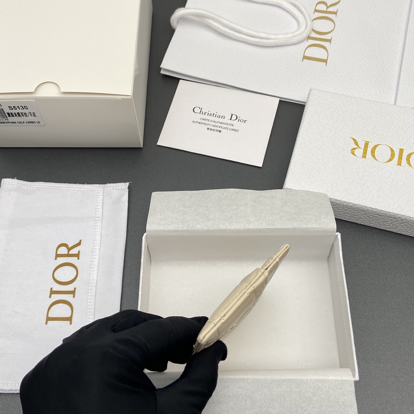 디올(DIOR) 카로 프리지아 Caro Freesia 카드 지갑 홀더