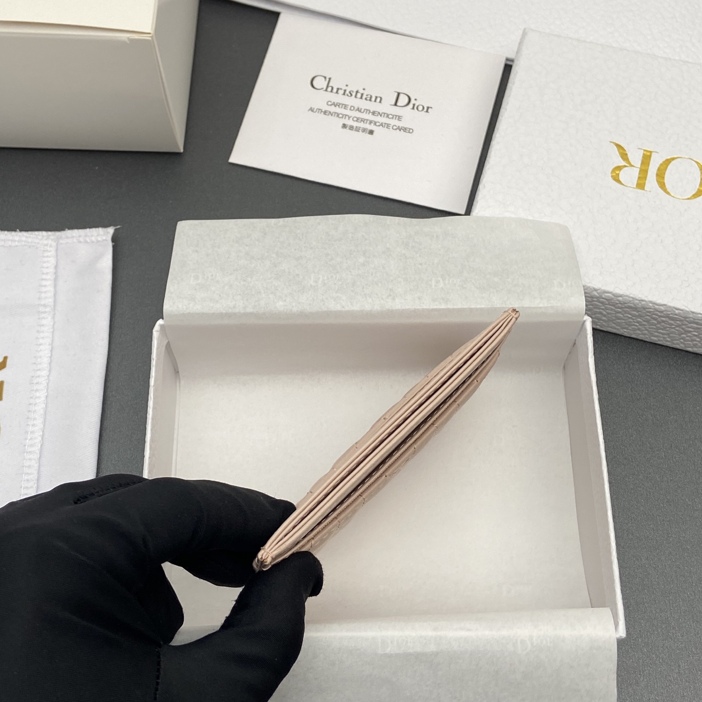 디올(DIOR) 카로 프리지아 Caro Freesia 카드 지갑 홀더