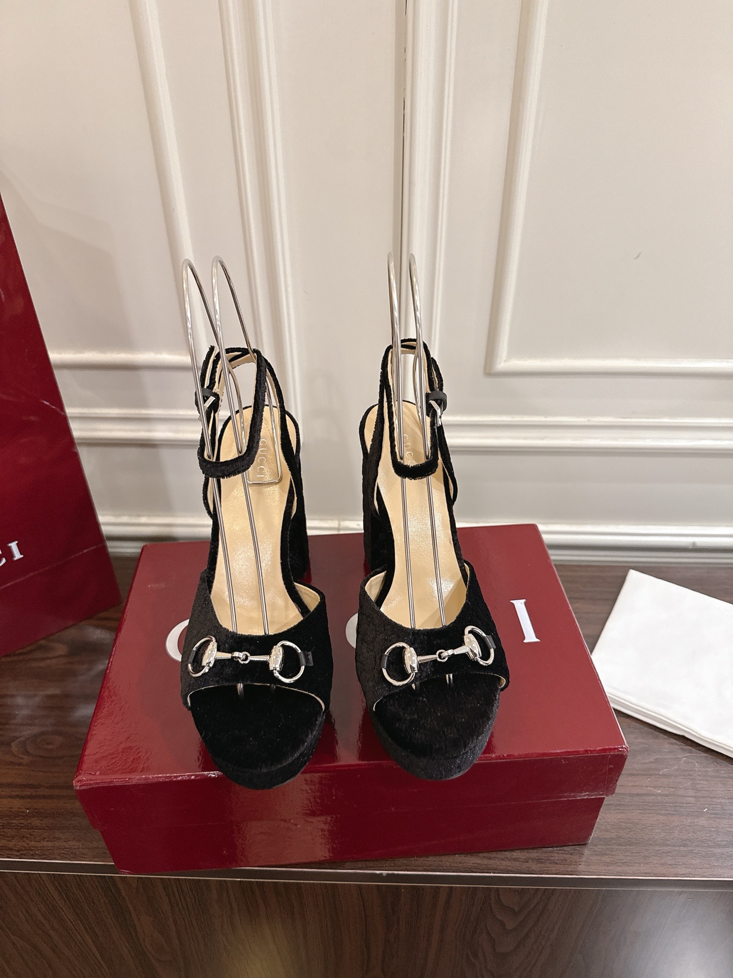 구찌(GUCCI) 홀스빗 벨벳 플랫폼 하이힐 샌들 신발