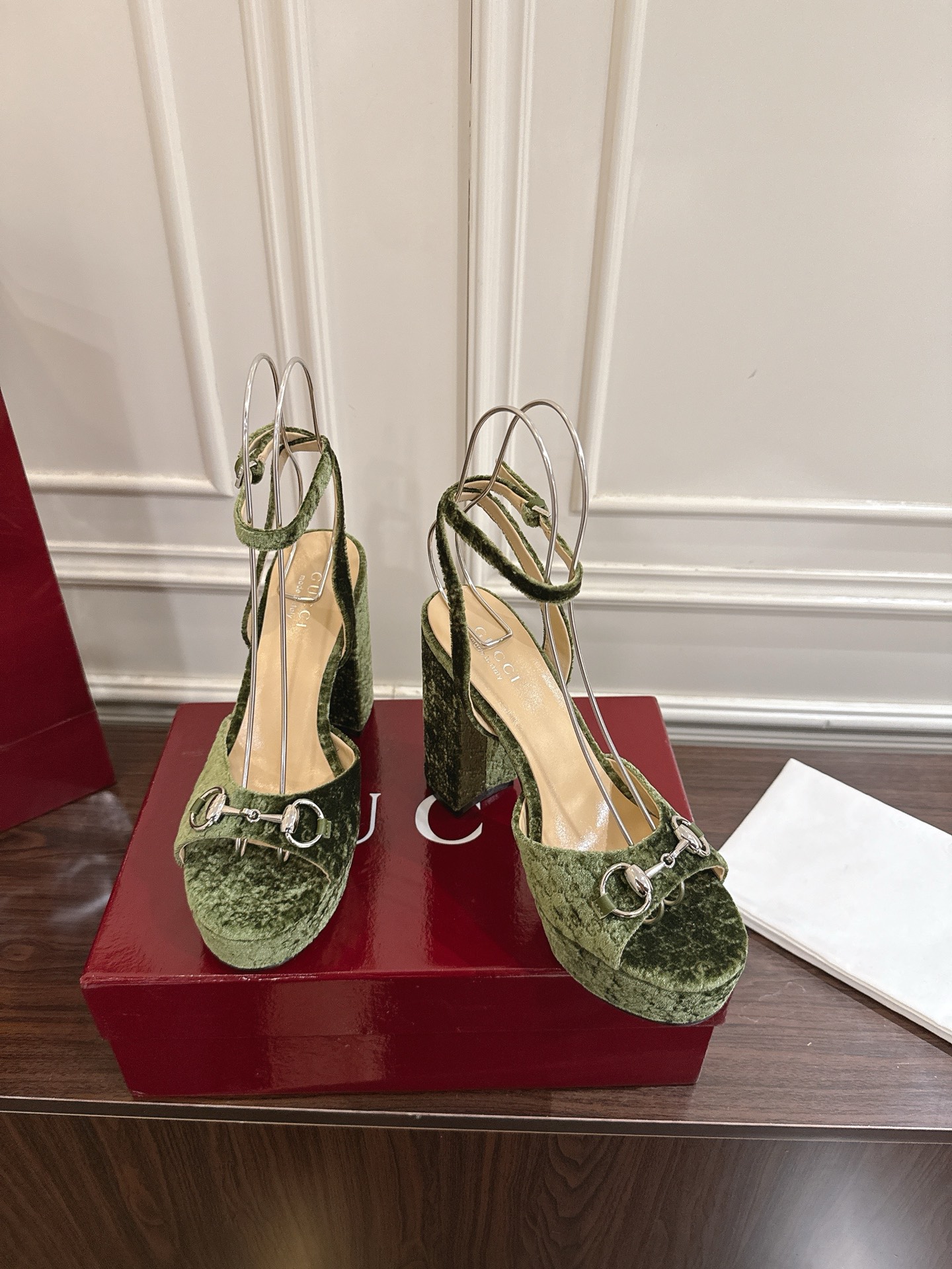 구찌(GUCCI) 홀스빗 벨벳 플랫폼 하이힐 샌들 신발