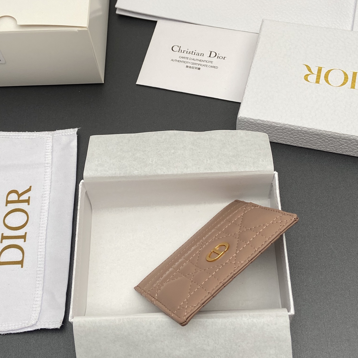 디올(DIOR) 카로 프리지아 Caro Freesia 카드 지갑 홀더