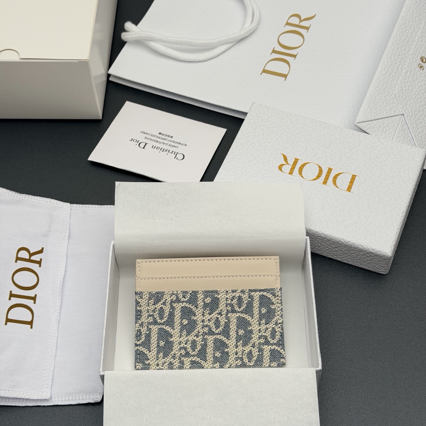 디올(DIOR) 30 Montaigne Freesia 몽테인 프리지아 카드 지갑 홀더