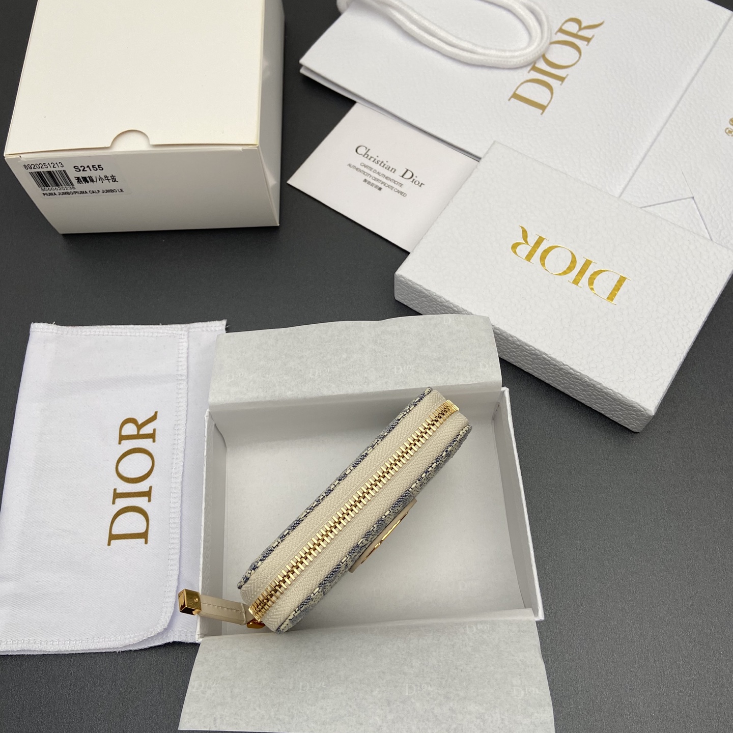 디올(DIOR) 30 몽테인 보야져(Montaigne Voysgeur) 라피아 스몰 지퍼 지갑