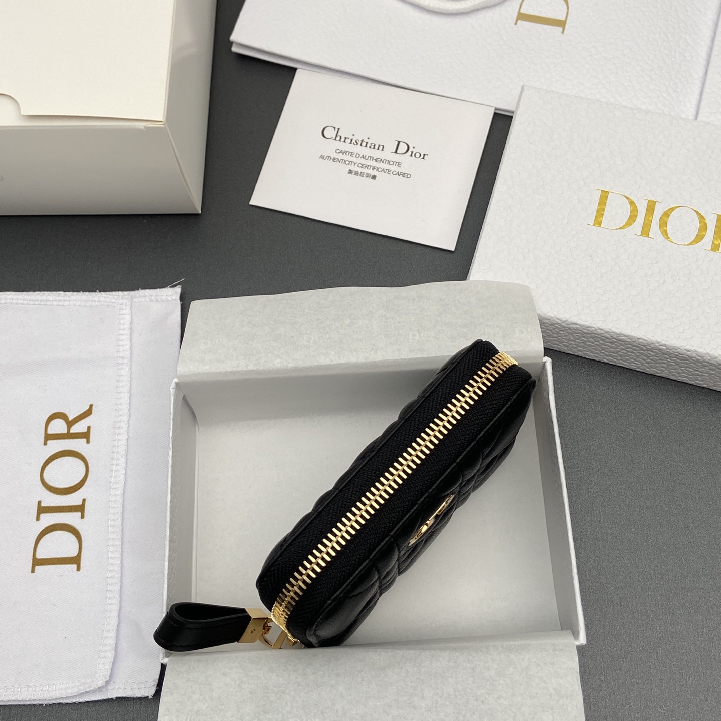 디올(DIOR) 졸리 글리신(Jolie Glycine) 그레이 까나쥬 지퍼 지갑