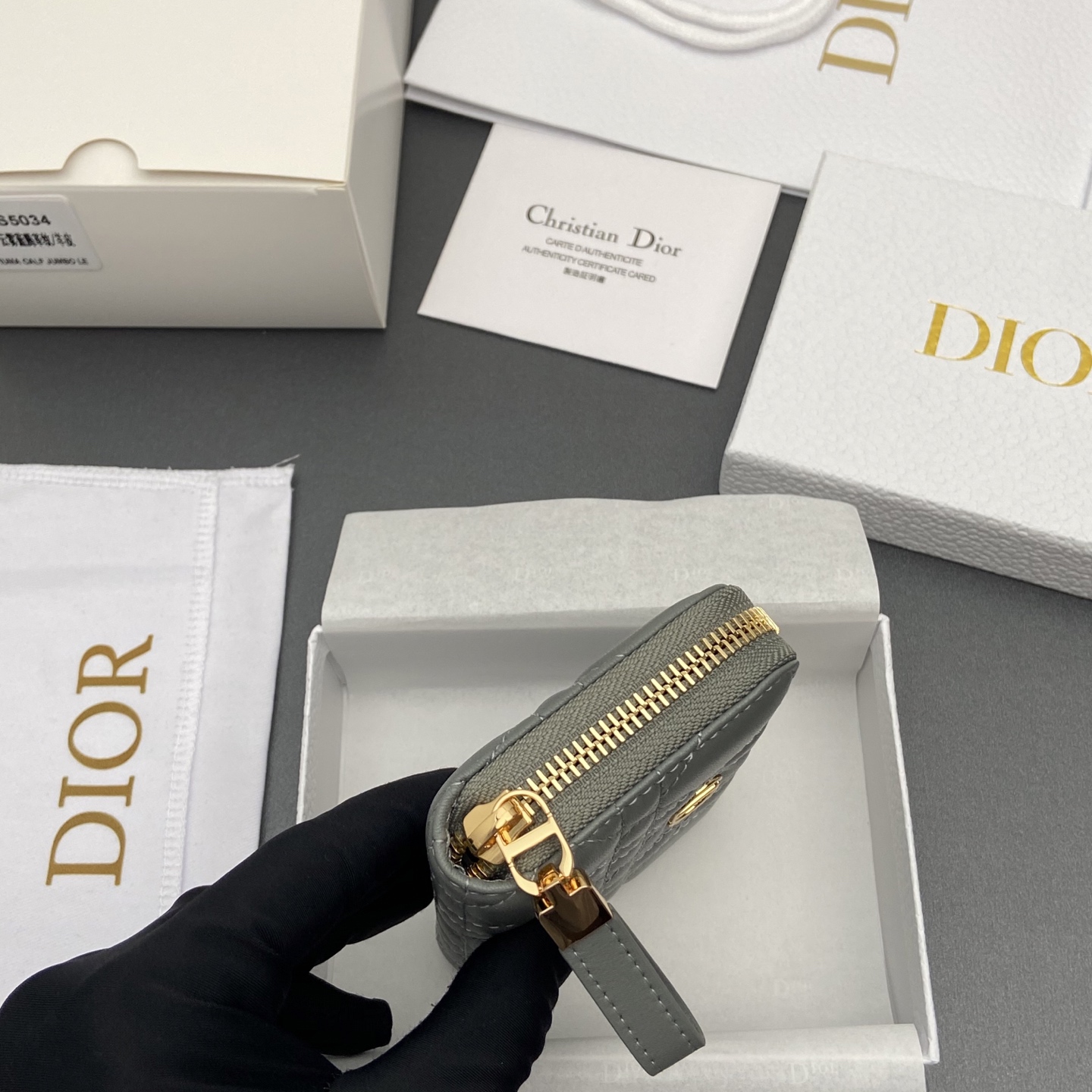 디올(DIOR) 졸리 글리신(Jolie Glycine) 그레이 까나쥬 지퍼 지갑