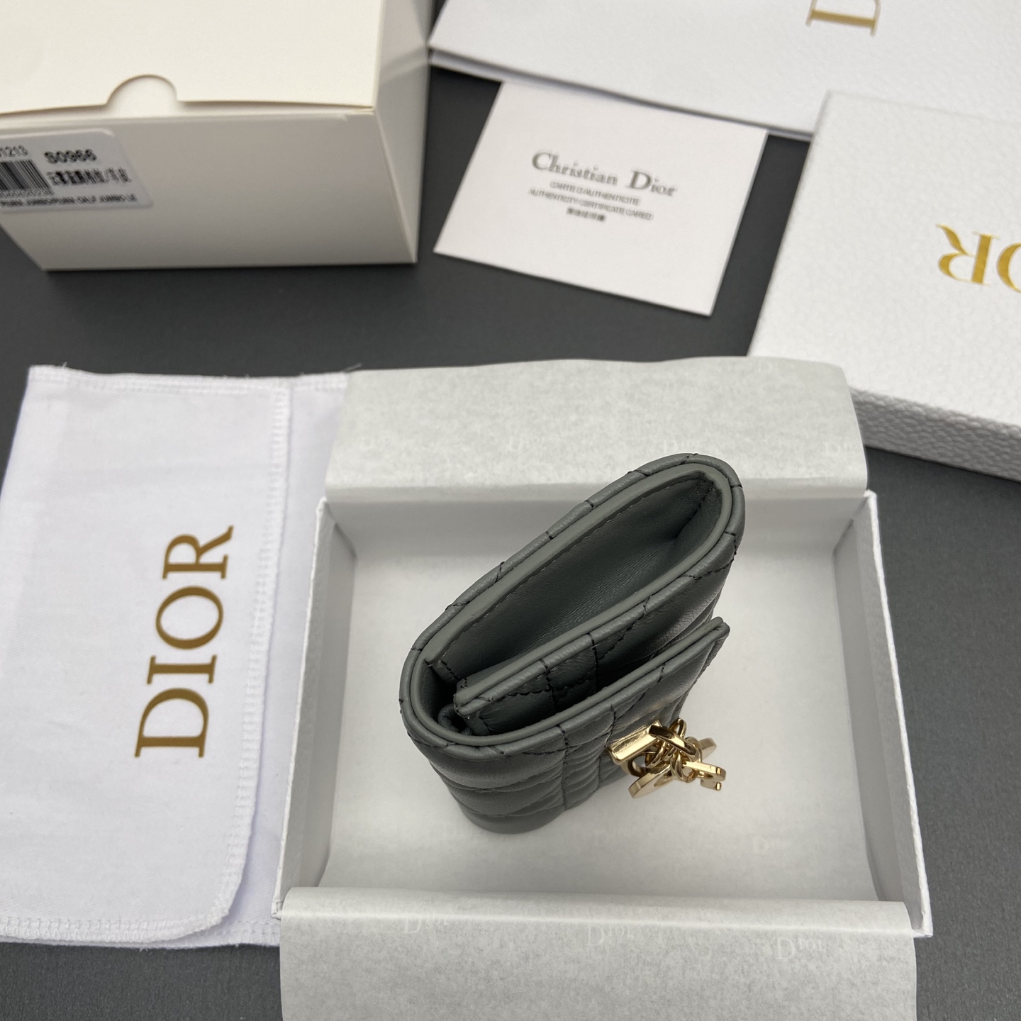 디올(DIOR) 졸리 글리신(Jolie Glycine) 클라우드 까나쥬 월렛 지갑