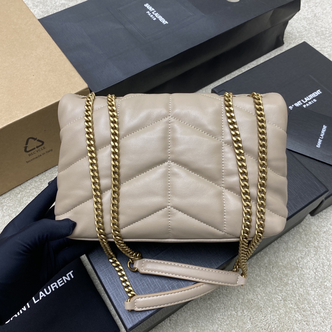 생로랑(YSL) 루루 푸퍼(Loulou Puffer) 미니 밀크 아몬드 램스킨 숄더백 가방