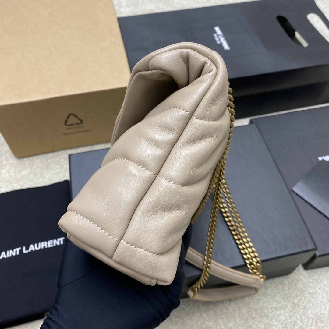 생로랑(YSL) 루루 푸퍼(Loulou Puffer) 미니 밀크 아몬드 램스킨 숄더백 가방