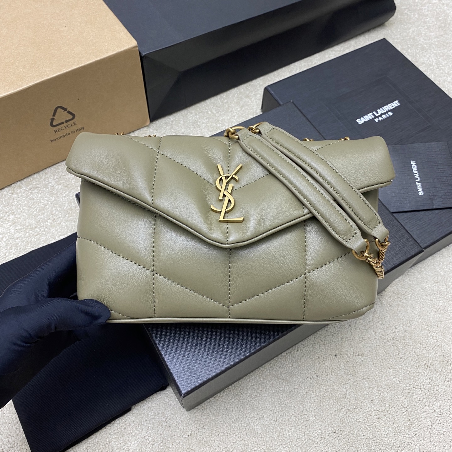 생로랑(YSL) 루루 푸퍼(Loulou Puffer) 미니 모스 그린 램스킨 숄더백 가방