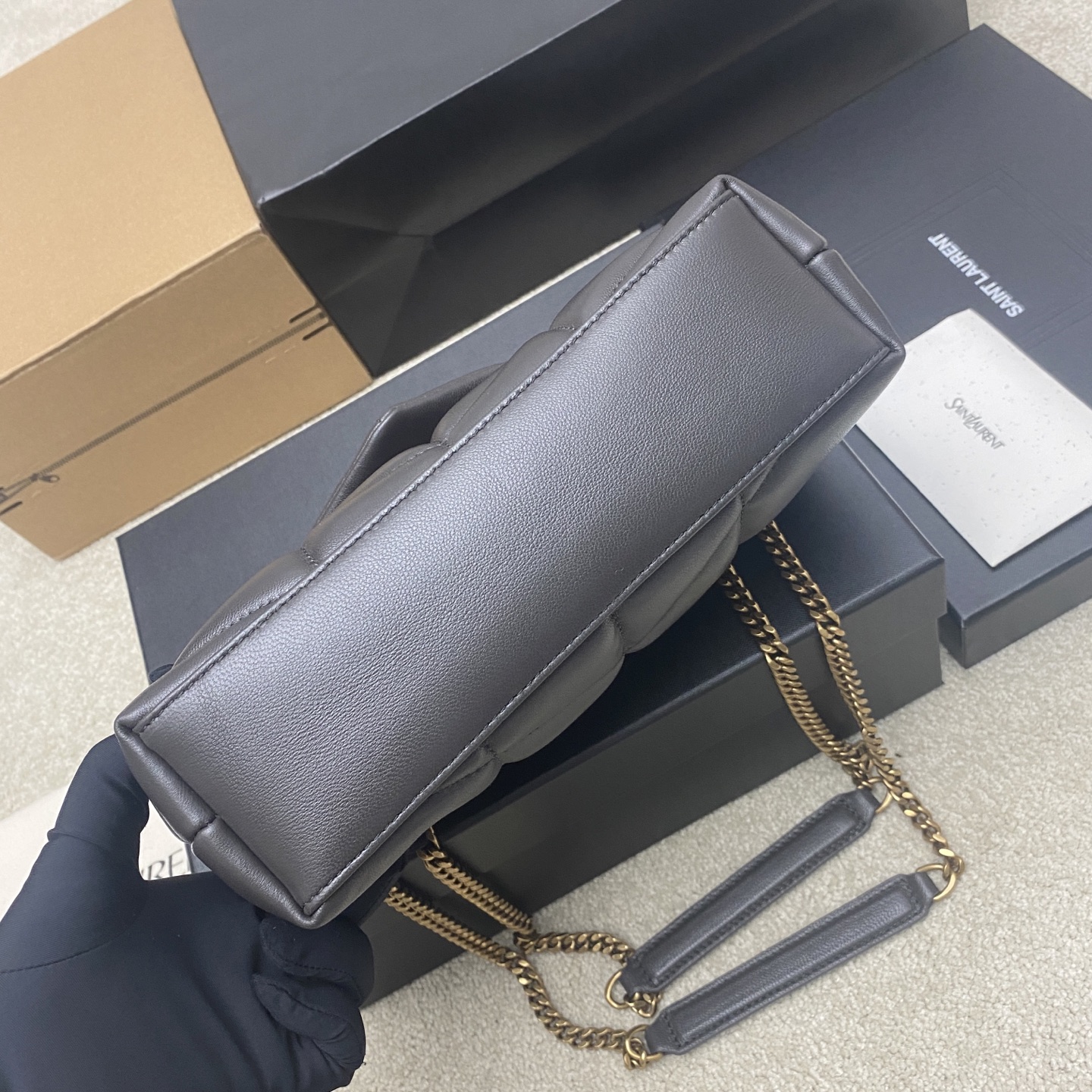 생로랑(YSL) 루루 푸퍼(Loulou Puffer) 미니 시티 그레이 램스킨 숄더백 가방