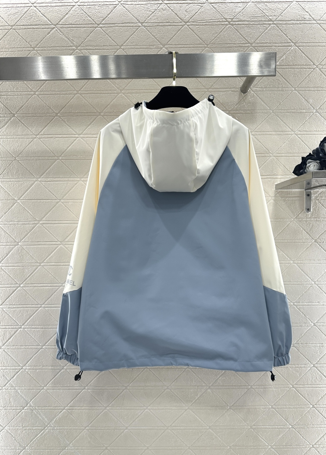 샤넬(CHANEL) 배색 후드 집업 바람막이 자켓 재킷 의류