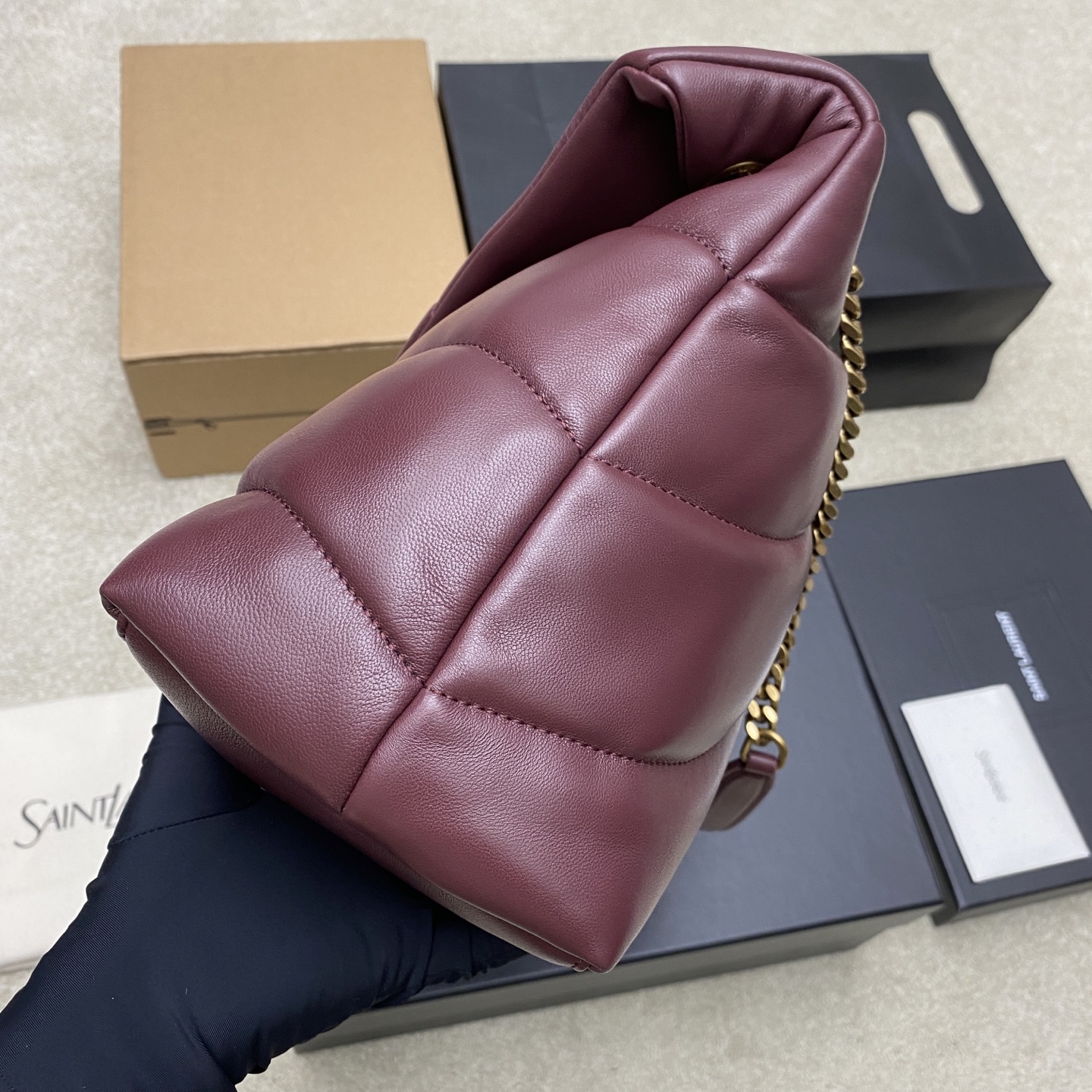 생로랑(YSL) 루루 푸퍼(Loulou Puffer) 라지 버건디 (골드) 숄더백 가방
