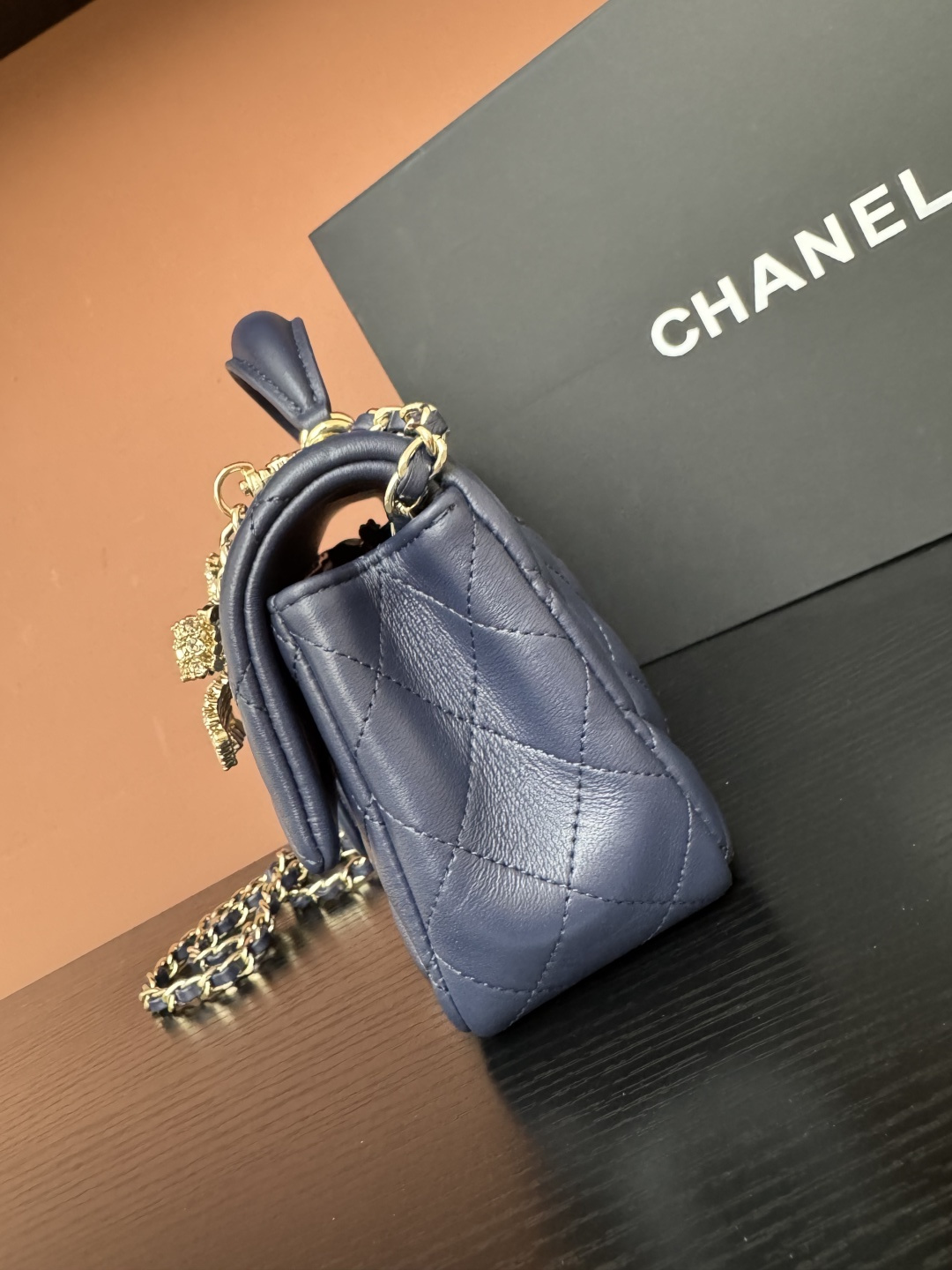 샤넬(CHANEL) 25K 버터플라이 다이아몬드 핸들 CF 미니 (로얄 블루) 토트백 숄더백 가방